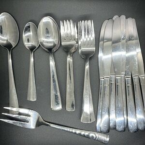 35 Pieces Oneida Stainless Steel Silverware Set Forks spoons knives serve-wear